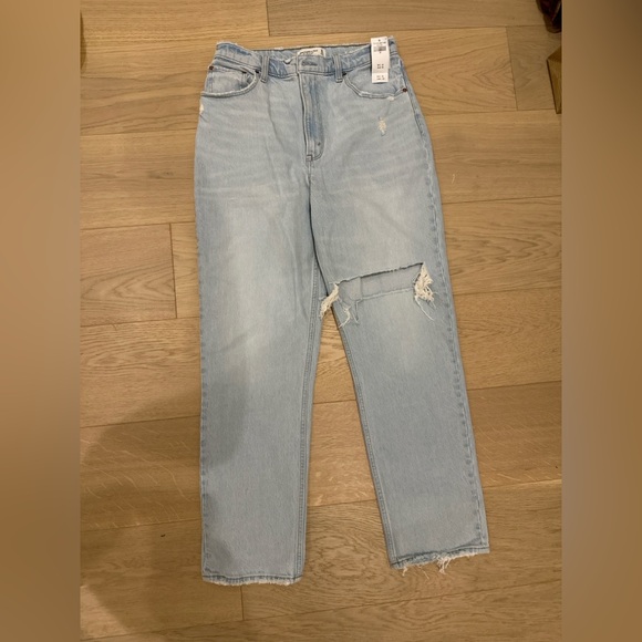 Abercrombie and fitch Curve Love 90s Ultra High Rise Straight Jeans, light wash - Picture 2 of 2